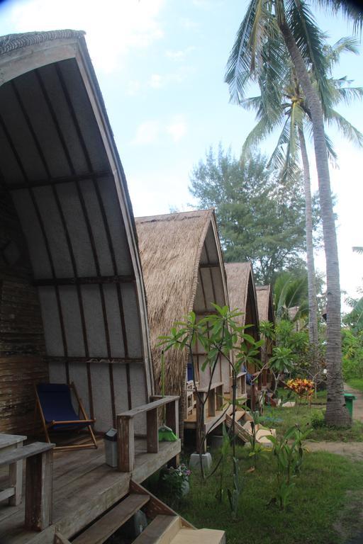 Star Bar And Bungalows Gili Air Exteriér fotografie